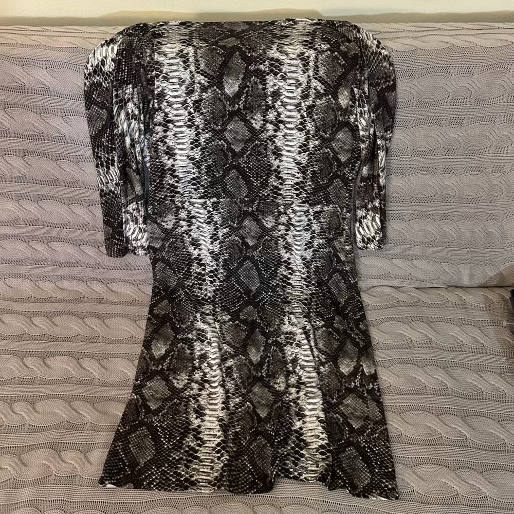 Michael Kors snakeskin Print V-Neck Dress - Picture 3 of 4